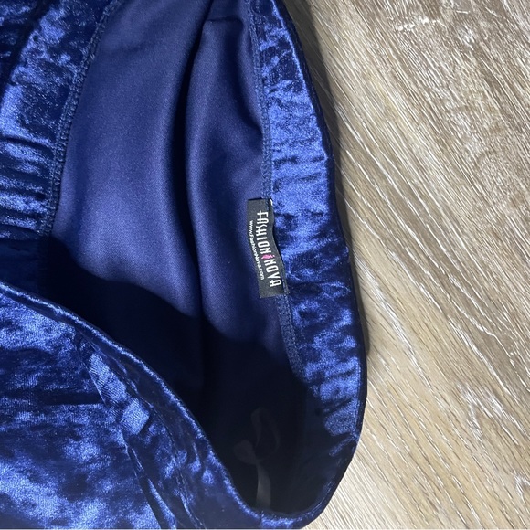 FASHION NOVA- Crushed velvet blue strapless dress - Picture 2 of 3